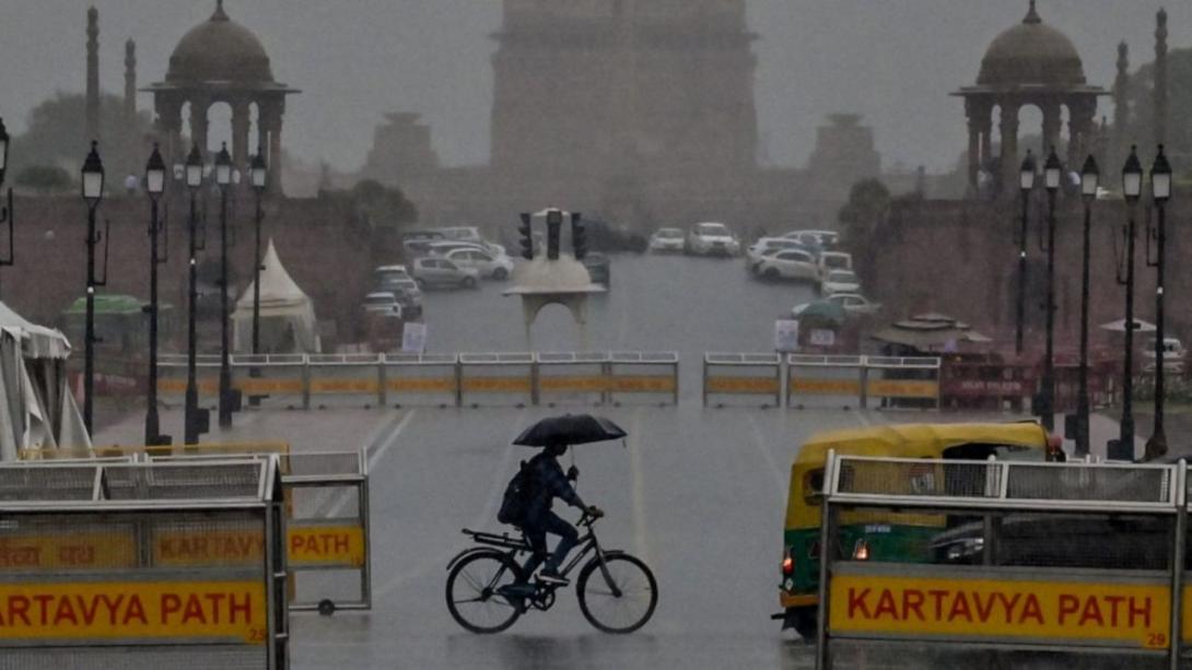आज का मौसम, 21 जुलाई: दिल्ली-NCR में रात से हो रही झमाझम बारिश, पूरे दिन येलो अलर्ट, तापमान में 6 डिग्री की गिरावट