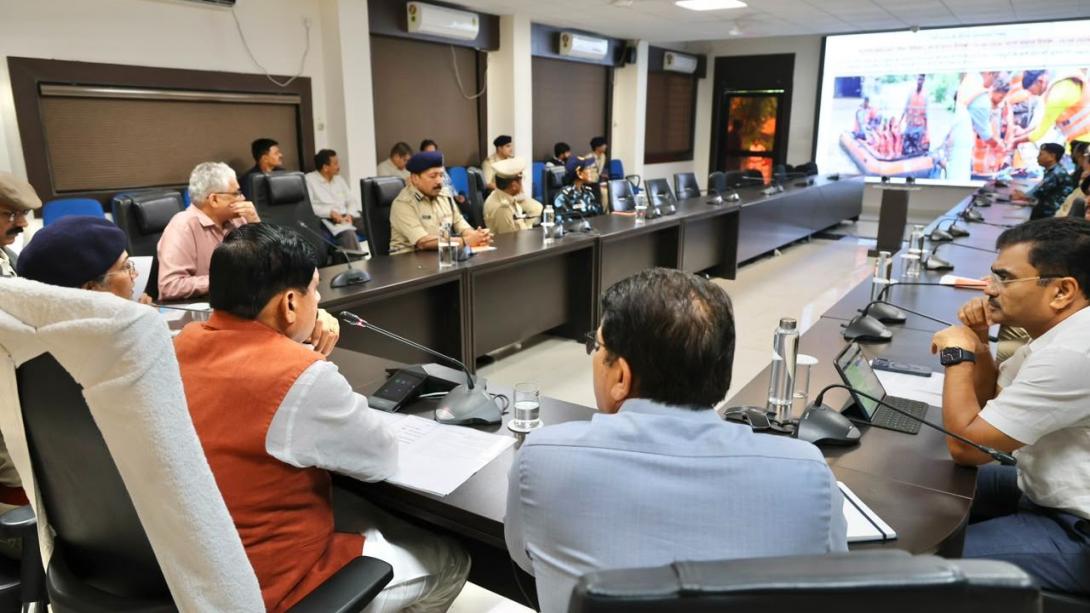 बाढ़ पीड़ितों से CM ने किया सीधा संवाद, होमगार्ड मुख्यालय पहुंचे सीएम मोहन यादव